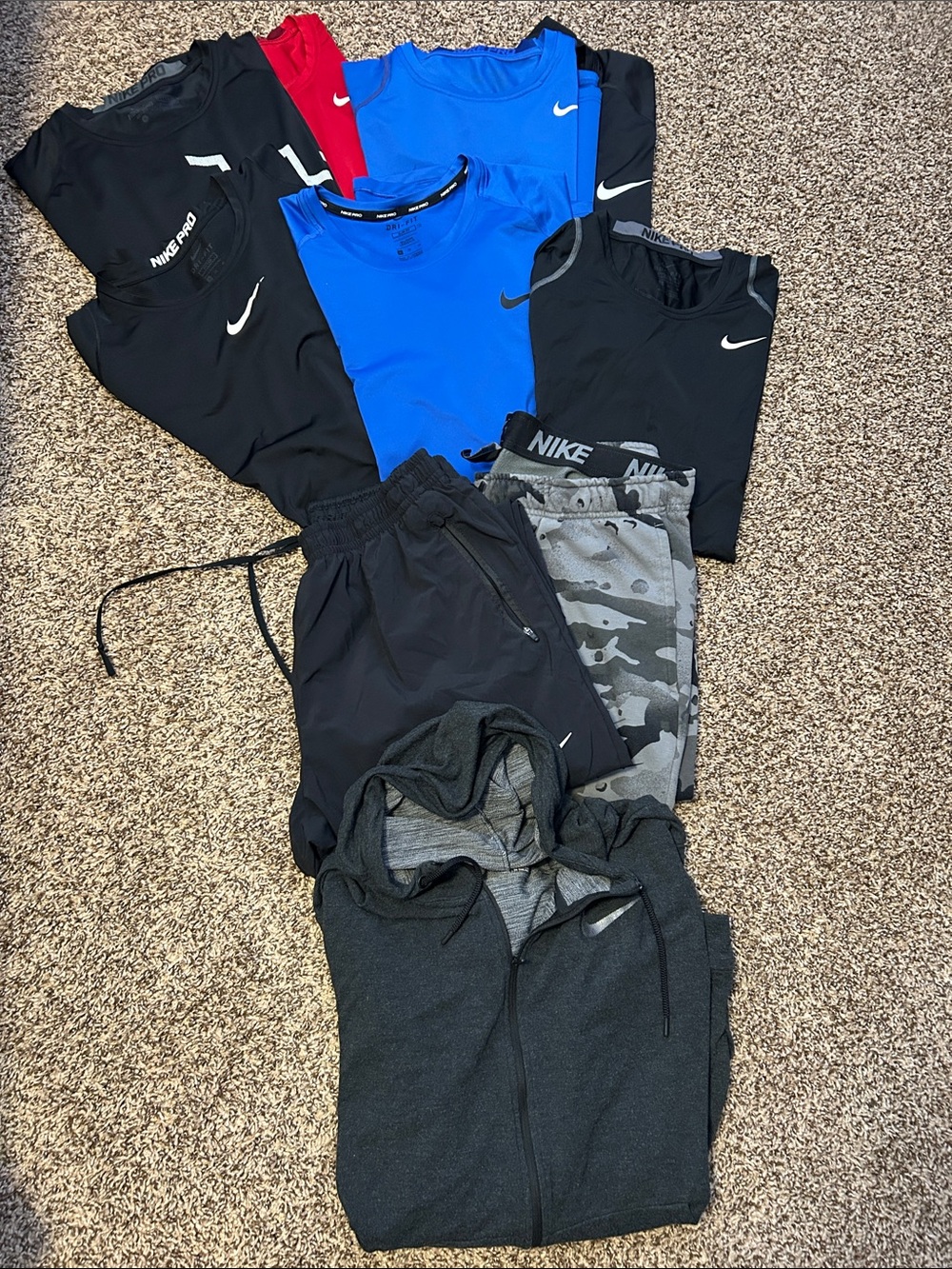 Nike Mens active tops and bottoms